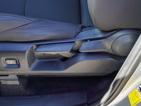 Certified 2025 Toyota Tacoma SR5 AWD/4WD image 18