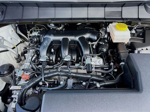 Used 2025 Nissan Pathfinder SL w/ Lighting Package (N92) image 31