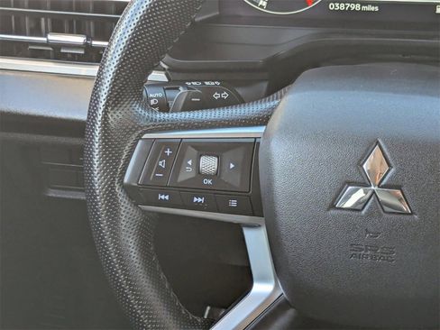 Used 2024 Mitsubishi Outlander AWD image 17