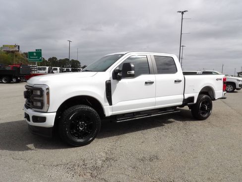 Used 2024 Ford F250 XL w/ STX Appearance Package AWD/4WD image 3