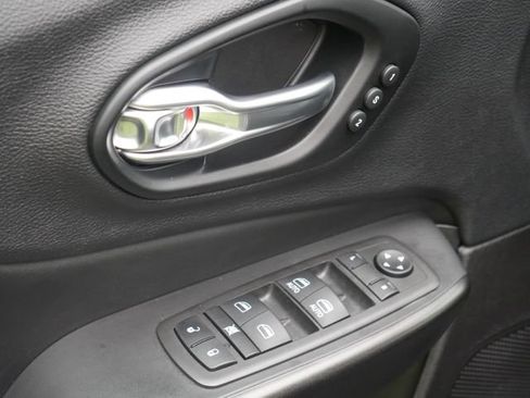 Used 2022 Jeep Cherokee Trailhawk w/ Sun, Sound & Nav Group AWD/4WD image 15