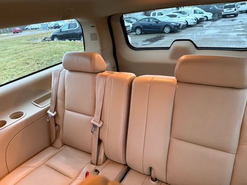 Used 2009 Cadillac Escalade ESV AWD image 17