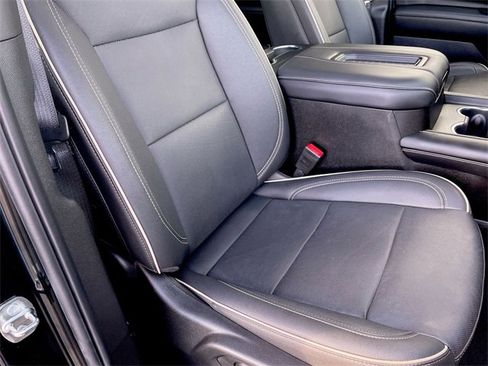 Used 2024 GMC Yukon XL SLT w/ SLT Luxury Package image 25