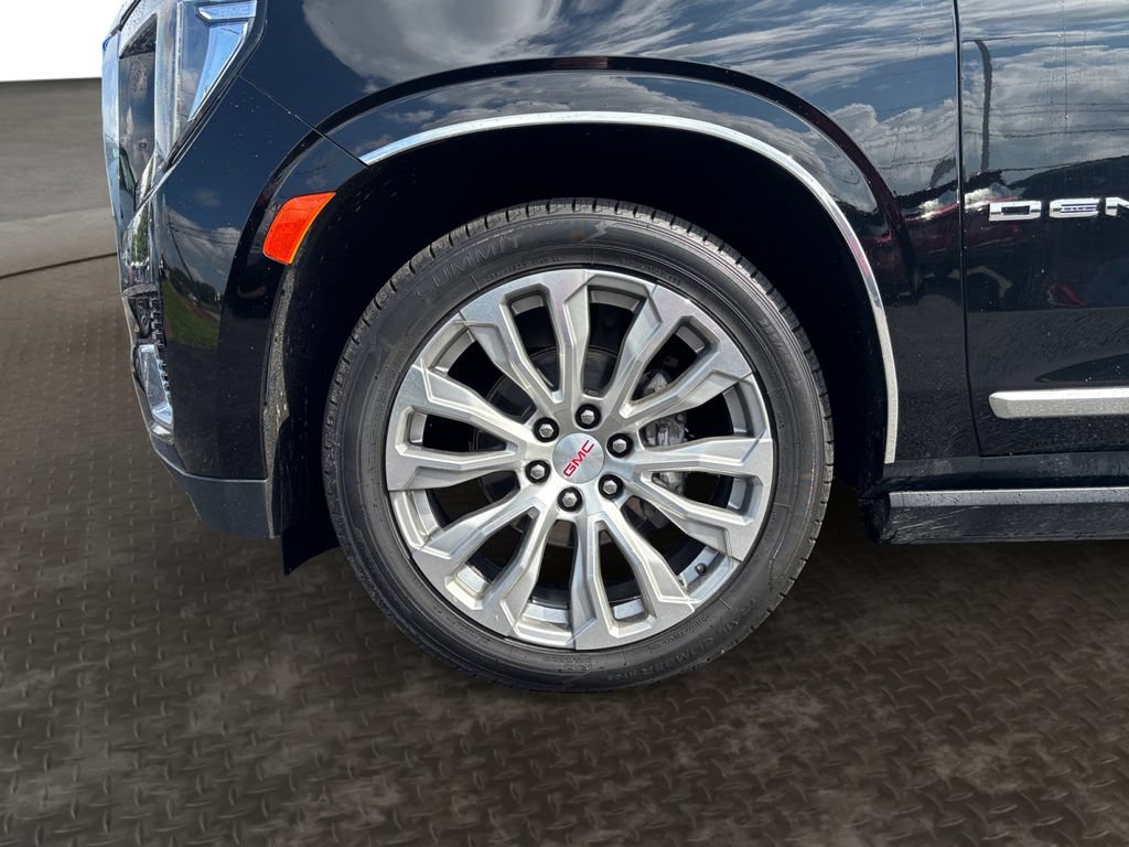 Used 2022 GMC Yukon XL Denali w/ Denali Reserve Package AWD/4WD image 9
