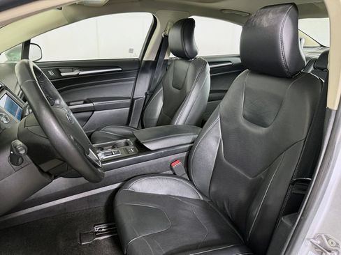 Used 2019 Ford Fusion Energi Titanium FWD image 28