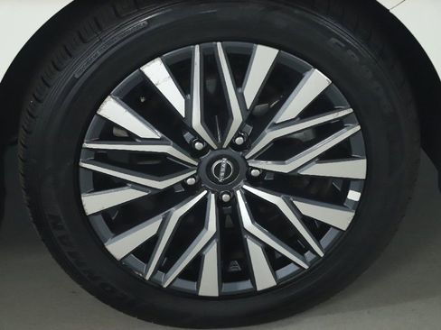Used 2025 Nissan Altima 2.5 SV FWD image 10