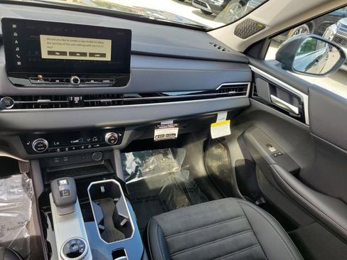 New 2025 Mitsubishi Outlander SE image 17