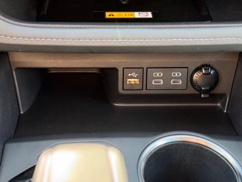 Used 2024 Toyota Highlander XLE AWD/4WD image 14