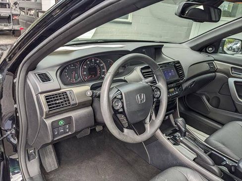 Used 2017 Honda Accord Touring image 9