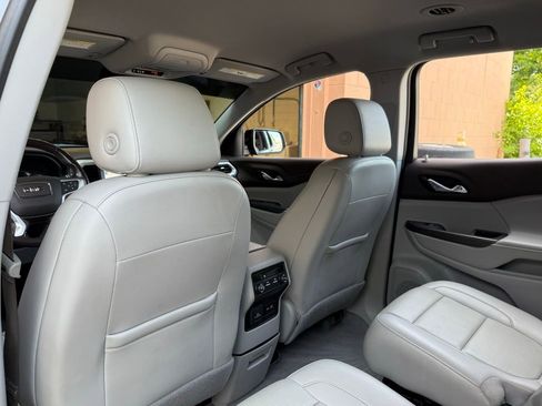 Used 2021 GMC Acadia SLT image 19