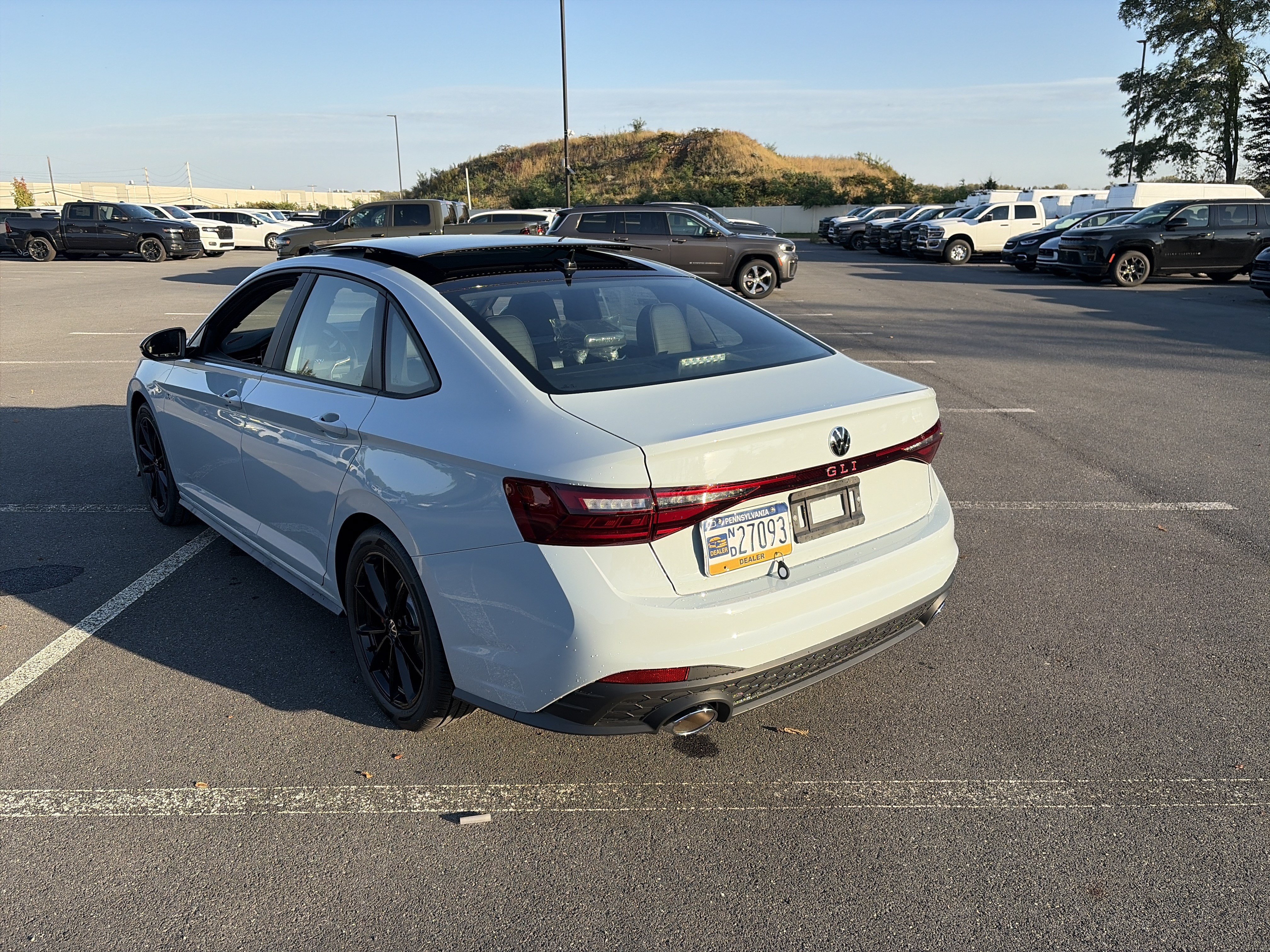 Used 2027 Volkswagen Jetta GLI Autobahn FWD image 6