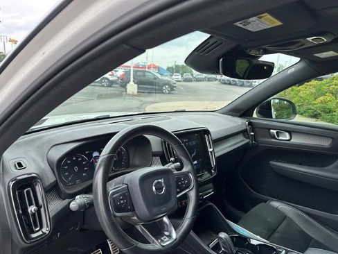 Used 2020 Volvo XC40 T5 R-Design w/ Protection Package Premier AWD/4WD image 11