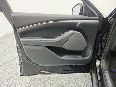 Used 2021 Ford Mustang Mach-E Premium RWD image 12
