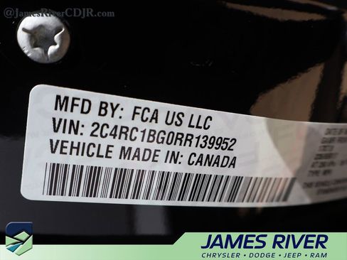 Used 2024 Chrysler Pacifica Touring-L image 40