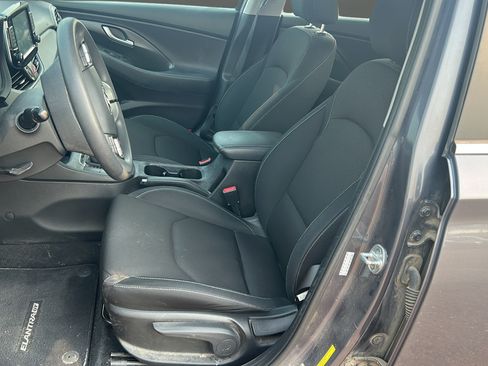 Used 2018 Hyundai Elantra GT FWD image 9