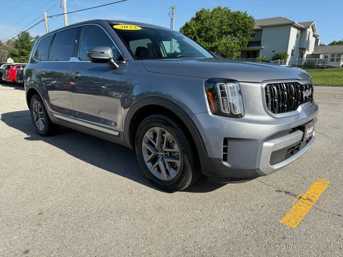 Used 2023 Kia Telluride LX AWD/4WD image 3