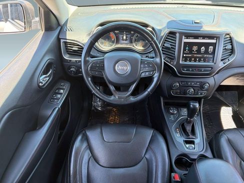 Used 2019 Jeep Cherokee Trailhawk AWD/4WD image 28