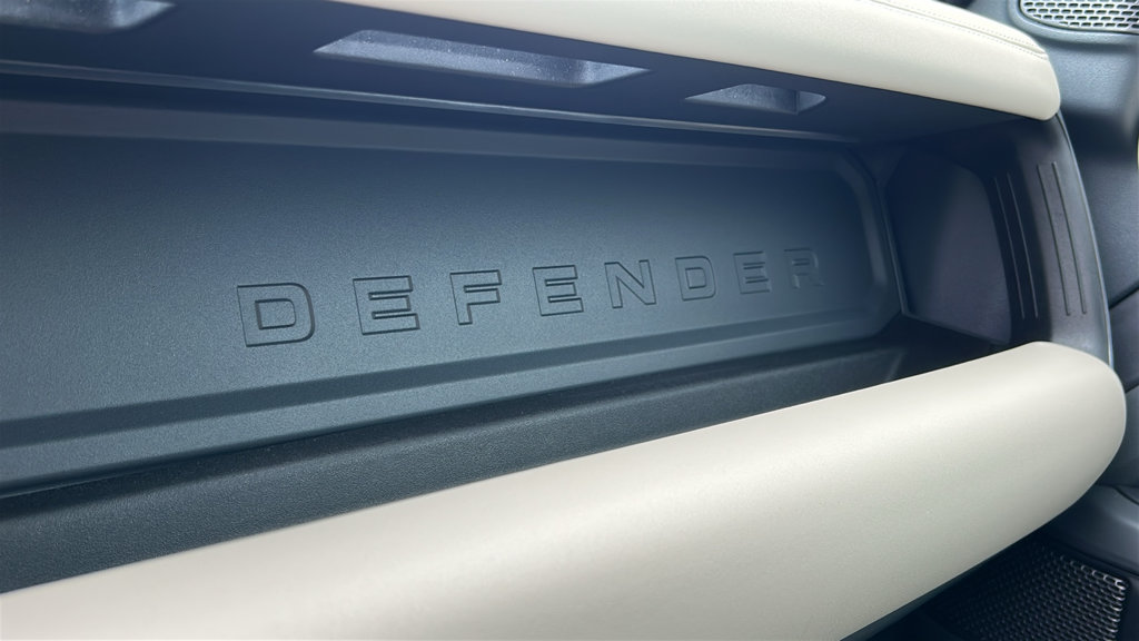 Used 2024 Land Rover Defender 110 X-Dynamic SE AWD/4WD image 27