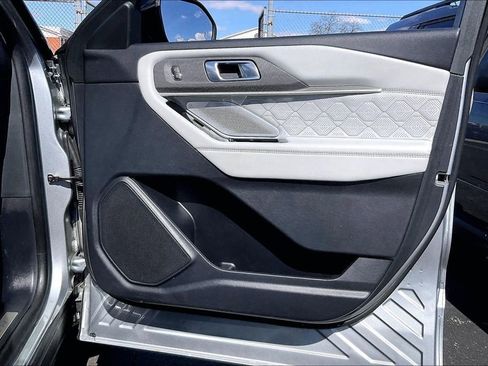 Used 2025 Ford Explorer Platinum w/ Ultimate Package image 22