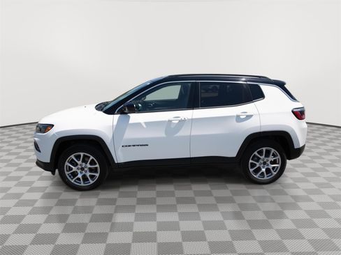 Used 2025 Jeep Compass Limited AWD/4WD image 8