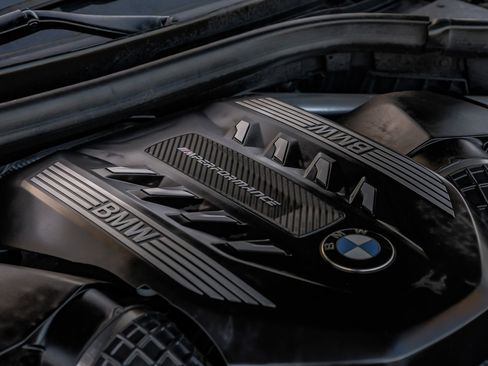 Used 2021 BMW X7 M50i w/ Executive Package image 60