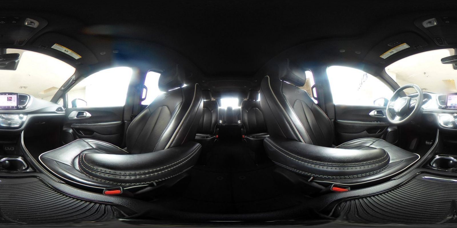 Used 2025 Chrysler Pacifica Limited FWD image 46