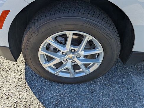 Used 2024 Chevrolet Equinox LT image 9