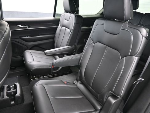 New 2025 Jeep Grand Cherokee L Limited image 28