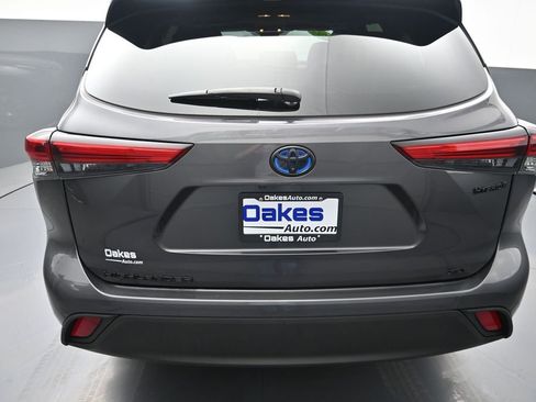 Used 2023 Toyota Highlander XLE AWD/4WD image 34