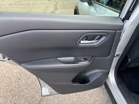 Used 2024 Nissan Rogue SV FWD image 15