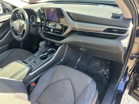 Used 2023 Toyota Highlander LE image 28
