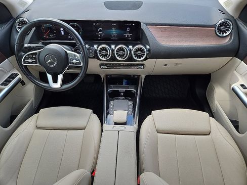 Used 2023 Mercedes-Benz GLA 250 w/ Premium Package image 16