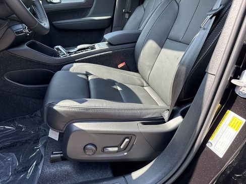 New 2026 Volvo XC40 B5 Plus w/ Protection Package Premier image 17