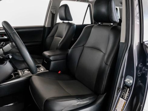Used 2020 Toyota 4Runner SR5 Premium w/ Moonroof Package RWD image 35