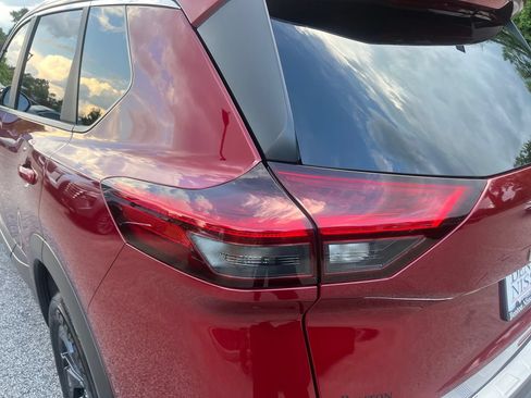 Used 2023 Nissan Rogue SV FWD image 39