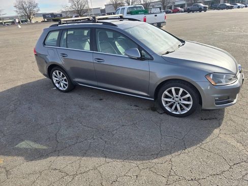 Used 2016 Volkswagen Golf Limited Edition image 5