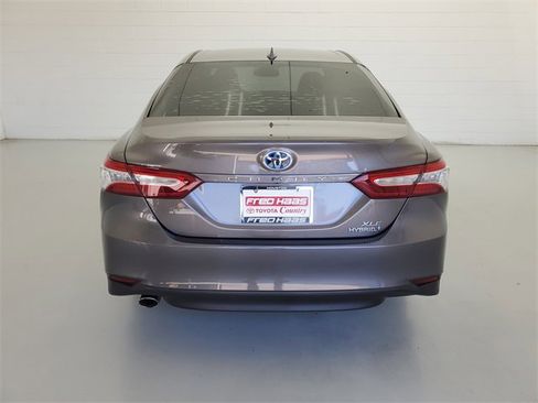Used 2020 Toyota Camry XLE image 6