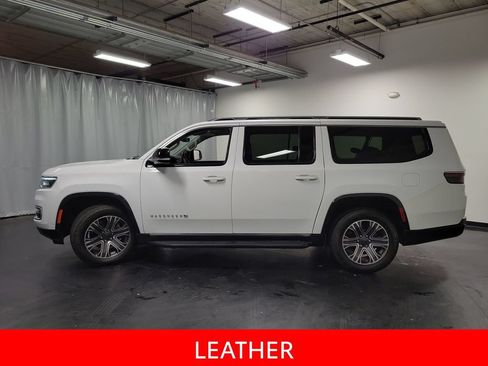 Used 2024 Jeep Wagoneer L Series II w/ Flexible Seating Group AWD/4WD image 5