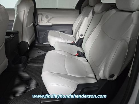 Used 2023 Toyota Sienna LE FWD image 15