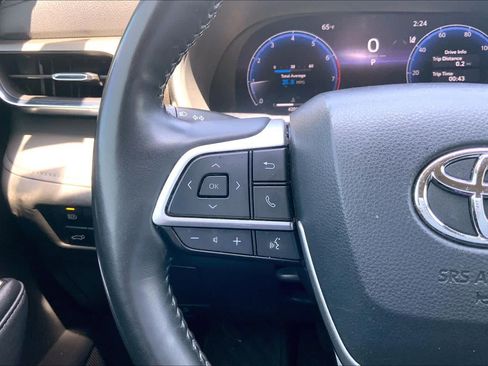 Used 2023 Toyota Highlander Limited FWD image 23