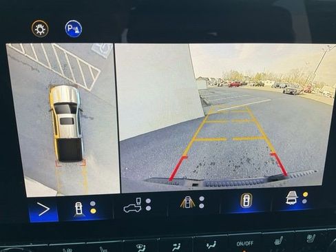 Certified 2023 Chevrolet Colorado ZR2 w/ ZR2 Convenience Package III image 14