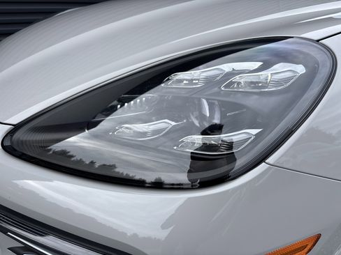 Used 2022 Porsche Cayenne image 24