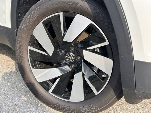 New 2026 Volkswagen Atlas Cross Sport SE image 2