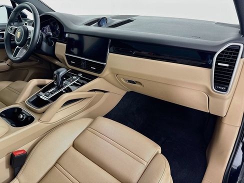 Certified 2021 Porsche Cayenne Coupe AWD/4WD image 31