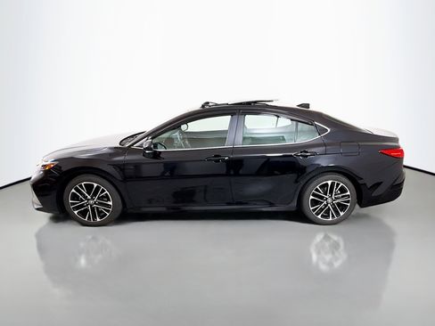 Used 2025 Toyota Camry XLE w/ Premium Plus Package image 4