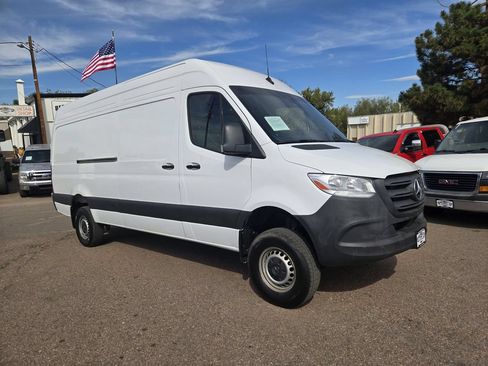 Used 2024 Mercedes-Benz Sprinter 2500 image 2