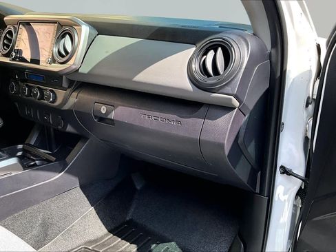 Used 2021 Toyota Tacoma SR5 AWD/4WD image 19