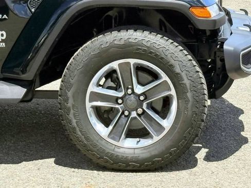 Used 2019 Jeep Wrangler Unlimited Sahara w/ Uconnect 4C Nav & Sound Group AWD/4WD image 8