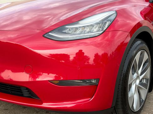 Used 2021 Tesla Model Y Long Range AWD/4WD image 6