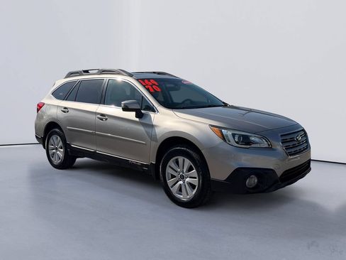 Used 2017 Subaru Outback 2.5i Premium AWD/4WD image 1